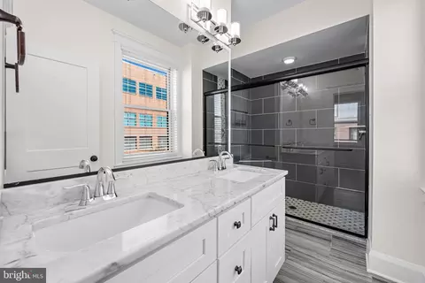 Bath - 600 S Eaton St, Baltimore, MD 21224 photo 2 of 4