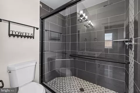 Bath - 600 S Eaton St, Baltimore, MD 21224 photo 3 of 4