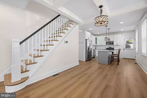 Entry Way - 600 S Eaton St, Baltimore, MD 21224 photo 3 of 4