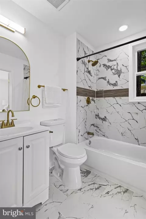 Bath - 38 N Monastery Ave, Baltimore, MD 21229 photo 5 of 5