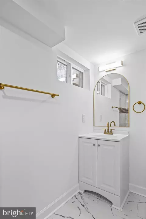 Bath - 38 N Monastery Ave, Baltimore, MD 21229 photo 3 of 5