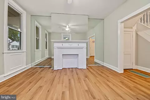 Living - 3502 Hamilton Ave, Baltimore, MD 21214 photo 2 of 7