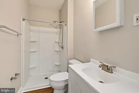 Bath - 3502 Hamilton Ave, Baltimore, MD 21214 photo 2 of 2
