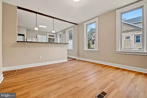 Living - 3502 Hamilton Ave, Baltimore, MD 21214 photo 6 of 7