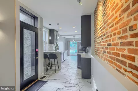 Entry Way - 3208 Elliott St, Baltimore, MD 21224 photo 2 of 12