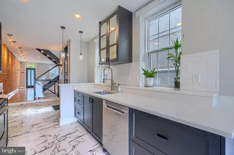 Entry Way - 3208 Elliott St, Baltimore, MD 21224 photo 9 of 12