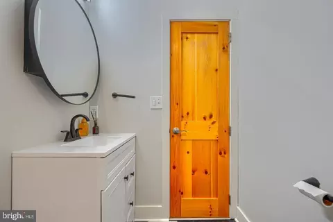 Bath - 3208 Elliott St, Baltimore, MD 21224 photo 4 of 10