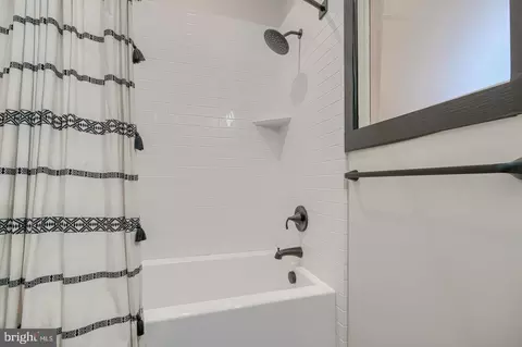 Bath - 3208 Elliott St, Baltimore, MD 21224 photo 3 of 10