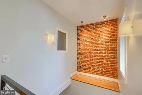 Entry Way - 3208 Elliott St, Baltimore, MD 21224 photo 11 of 12