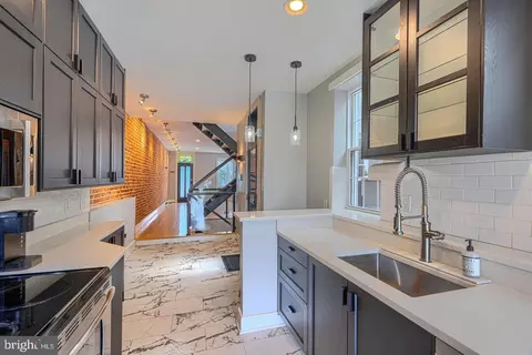 Entry Way - 3208 Elliott St, Baltimore, MD 21224 photo 6 of 12
