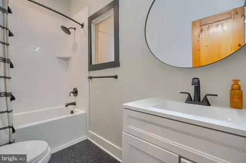 Bath - 3208 Elliott St, Baltimore, MD 21224 photo 2 of 10