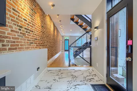 Entry Way - 3208 Elliott St, Baltimore, MD 21224 photo 3 of 12
