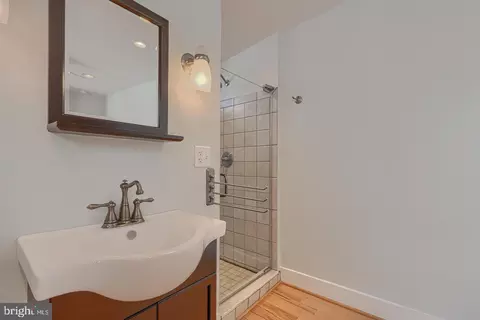 Bath - 3208 Elliott St, Baltimore, MD 21224 photo 5 of 10