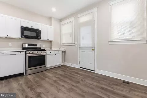 Entry Way - 240 N Monastery Ave, Baltimore, MD 21229 photo 4 of 5
