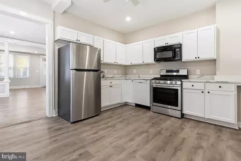 Entry Way - 240 N Monastery Ave, Baltimore, MD 21229 photo 3 of 5
