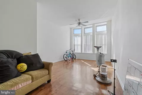 Living - 425 N Eutaw St, Baltimore, MD 21201 photo 1 of 2