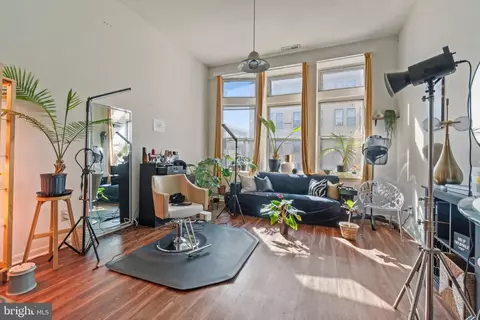 Living - 425 N Eutaw St, Baltimore, MD 21201 photo 2 of 2