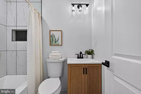Bath - 2414 E Chase St, Baltimore, MD 21213 photo 1 of 5
