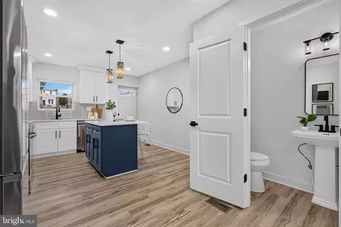 Entry Way - 2414 E Chase St, Baltimore, MD 21213 photo 6 of 9