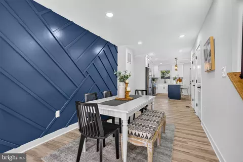 Entry Way - 2414 E Chase St, Baltimore, MD 21213 photo 4 of 9
