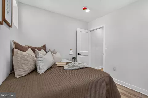 Bedroom - 2414 E Chase St, Baltimore, MD 21213 photo 2 of 5
