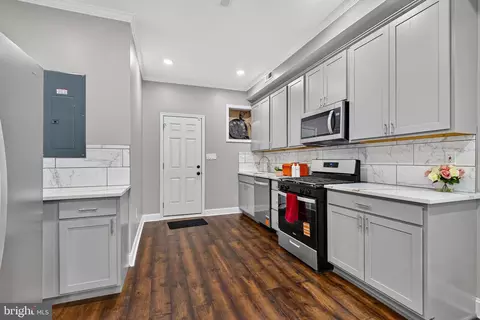 Entry Way - 1656 E 25th St, Baltimore, MD 21213 photo 3 of 4
