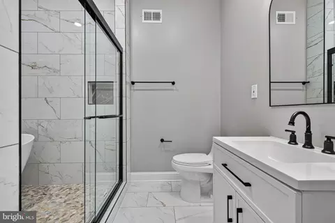 Bath - 1656 E 25th St, Baltimore, MD 21213 photo 2 of 5
