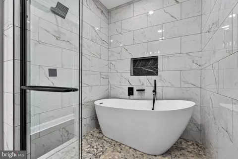 Bath - 1656 E 25th St, Baltimore, MD 21213 photo 4 of 5