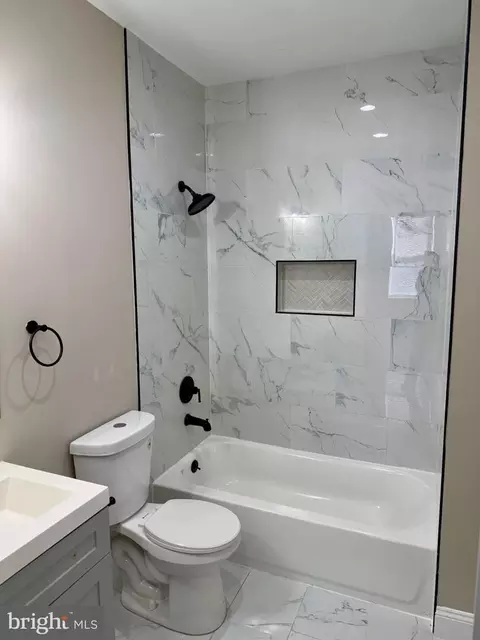 Bath - 1818 E Lafayette Ave, Baltimore, MD 21213 photo 2 of 4