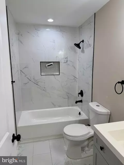 Bath - 1818 E Lafayette Ave, Baltimore, MD 21213 photo 3 of 4