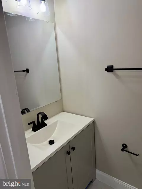 Bath - 1818 E Lafayette Ave, Baltimore, MD 21213 photo 1 of 4