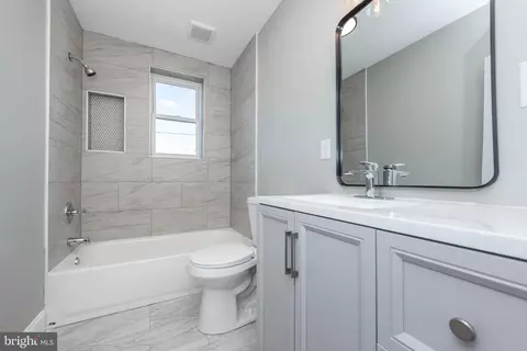 Bath - 3316 Cardenas Ave, Baltimore, MD 21213 photo 1 of 2