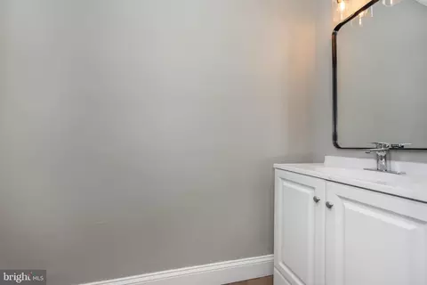 Entry Way - 3316 Cardenas Ave, Baltimore, MD 21213 photo 7 of 11