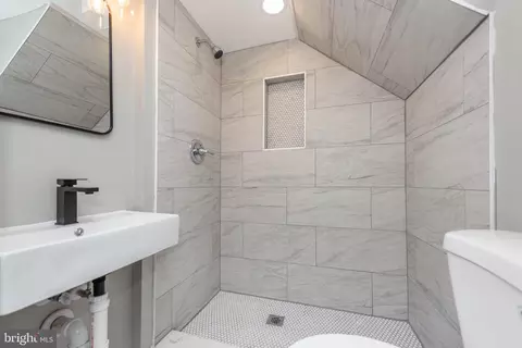 Bath - 3316 Cardenas Ave, Baltimore, MD 21213 photo 2 of 2