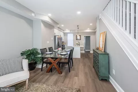 Entry Way - 3316 Cardenas Ave, Baltimore, MD 21213 photo 3 of 11