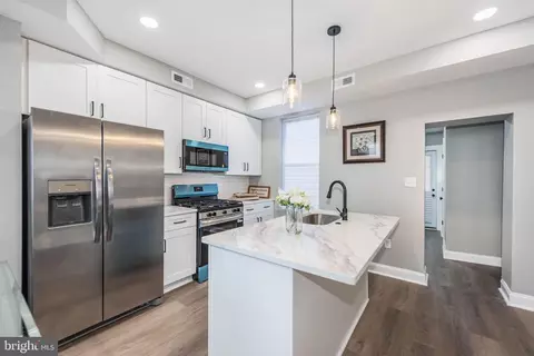 Entry Way - 3316 Cardenas Ave, Baltimore, MD 21213 photo 5 of 11