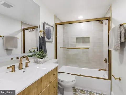 Bath - Undisclosed, Baltimore, MD 21228 photo 2 of 2
