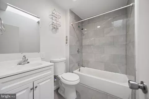 Bath - 3512 Mount Pleasant Ave, Baltimore, MD 21224 photo 1 of 1