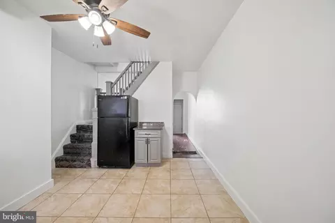Entry Way - 3512 Mount Pleasant Ave, Baltimore, MD 21224 photo 3 of 4