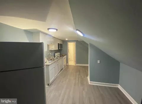 Entry Way - 2906 Grindon Ave, Baltimore, MD 21214 photo 4 of 8