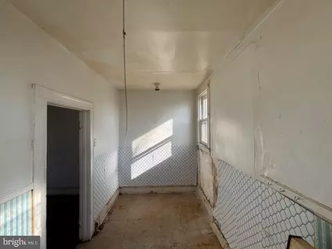 Entry Way - 611 Cator Ave, Baltimore, MD 21218 photo 5 of 7