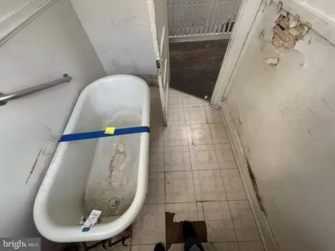 Entry Way - 611 Cator Ave, Baltimore, MD 21218 photo 6 of 7
