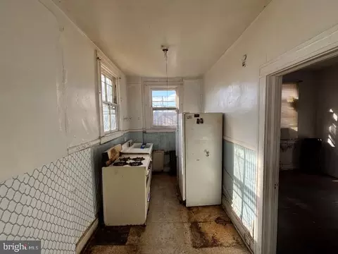 Entry Way - 611 Cator Ave, Baltimore, MD 21218 photo 4 of 7