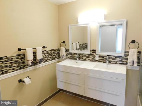 907 E 43rd St, Baltimore, MD 21212 photo 22