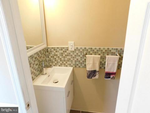 907 E 43rd St, Baltimore, MD 21212 photo 14