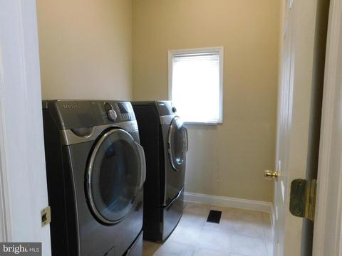 907 E 43rd St, Baltimore, MD 21212 photo 12