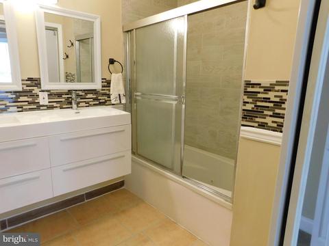 907 E 43rd St, Baltimore, MD 21212 photo 23