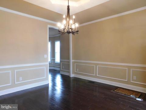 907 E 43rd St, Baltimore, MD 21212 photo 4