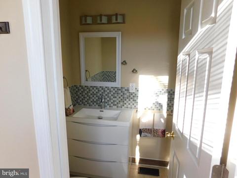 907 E 43rd St, Baltimore, MD 21212 photo 28