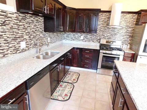 907 E 43rd St, Baltimore, MD 21212 photo 10
